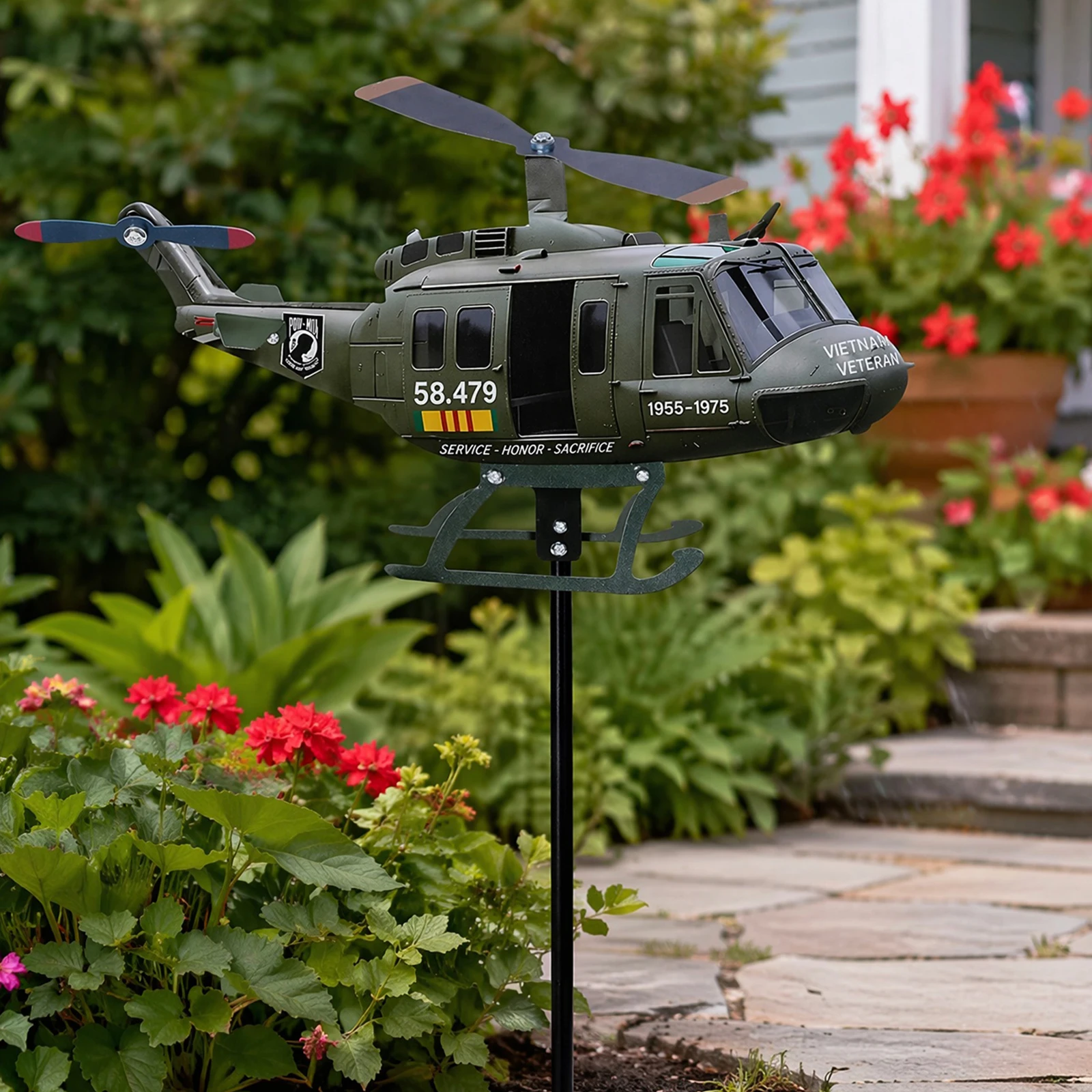 Metal Helicopter Wind Spinner with Spinning Propeller Outdoor Airplane Sculptures Ornament Decorative for Patio Garden Decor