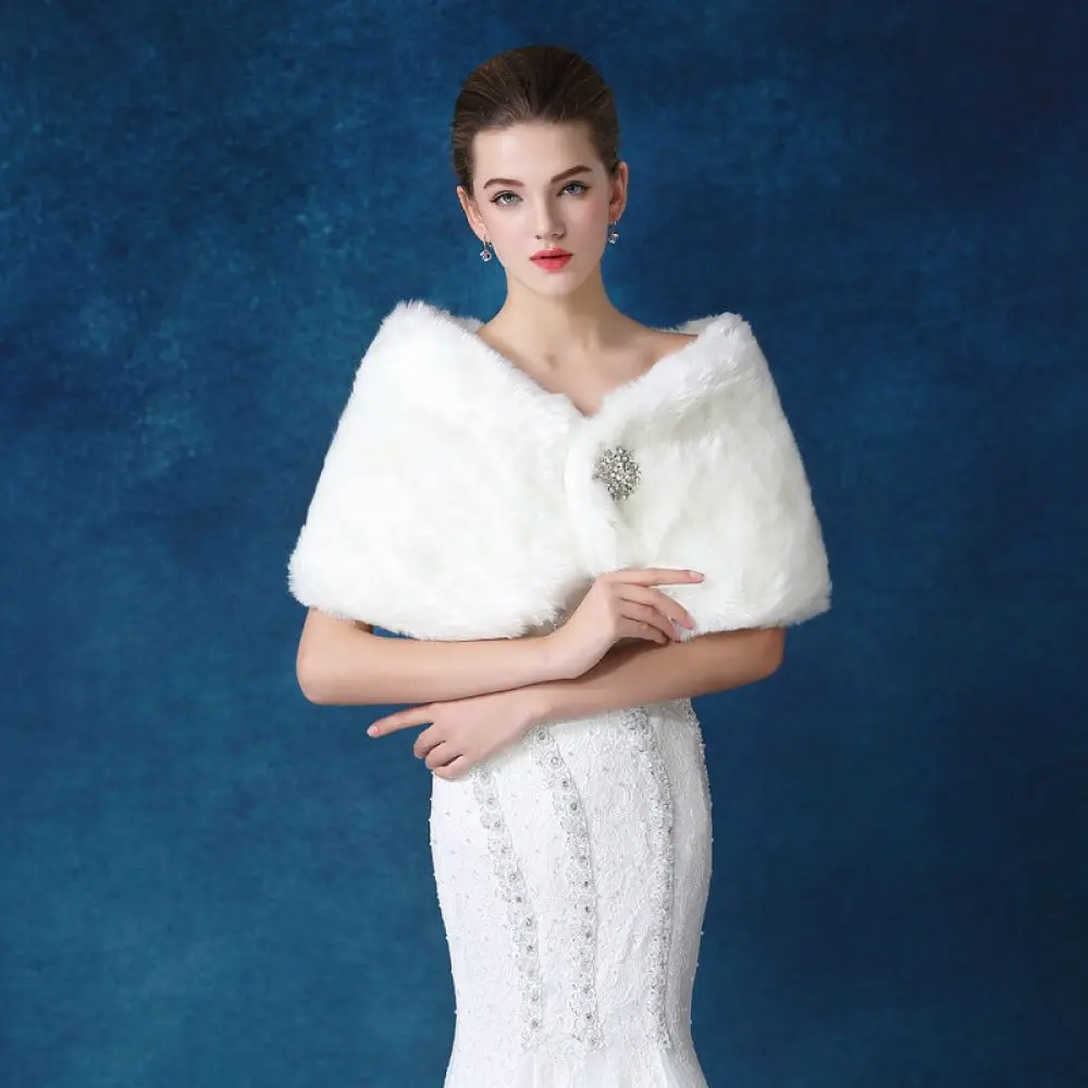 Capa de piel blanca para novia, manga larga, ideal para invierno, para usar como chal o bolero en bodas, un accesorio elegante y formal para complementar el vestido de la novia.