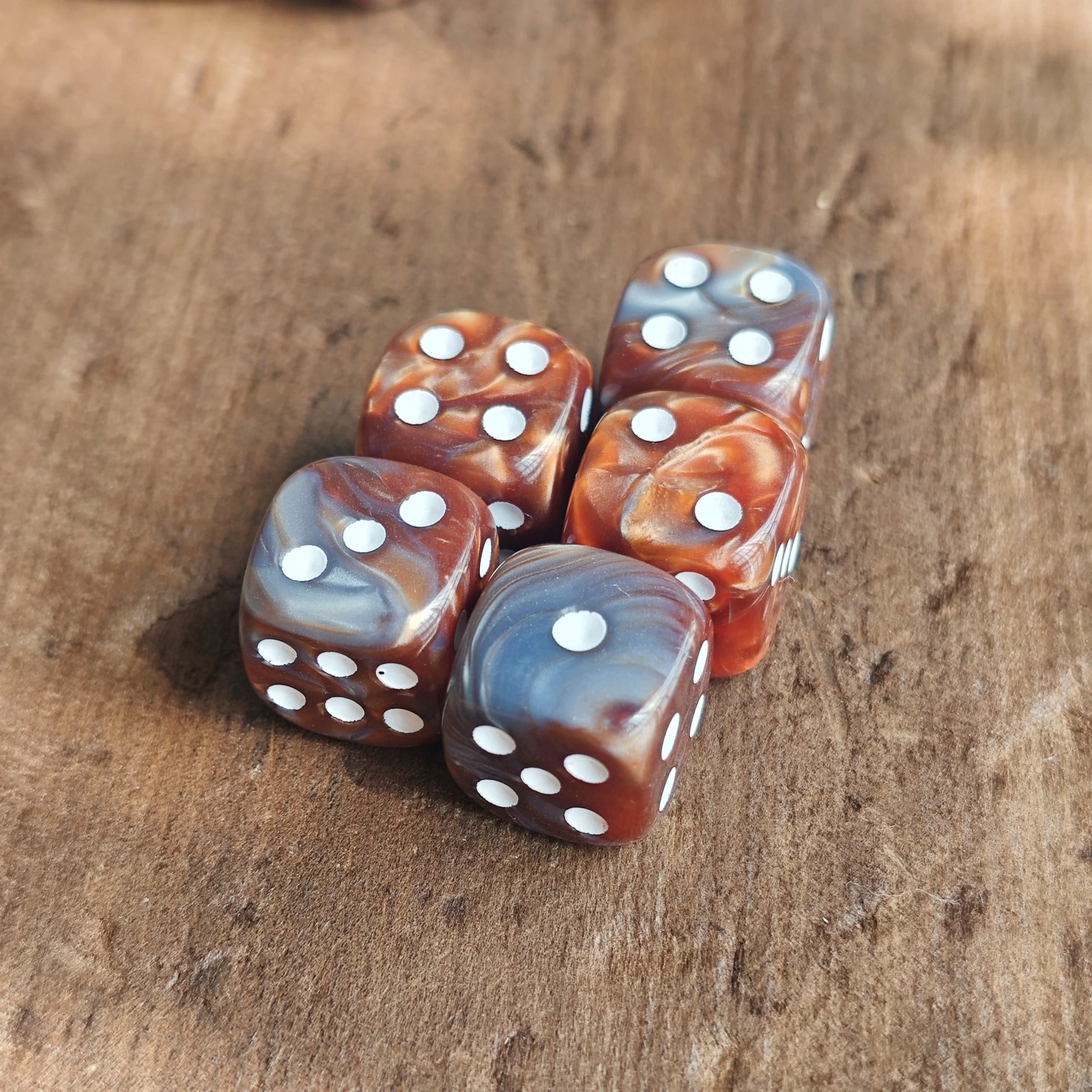 16MM Red and Grey Points D6 Dice Set Warhammers 40K Dungeons and Dragons Board Game - Image 6