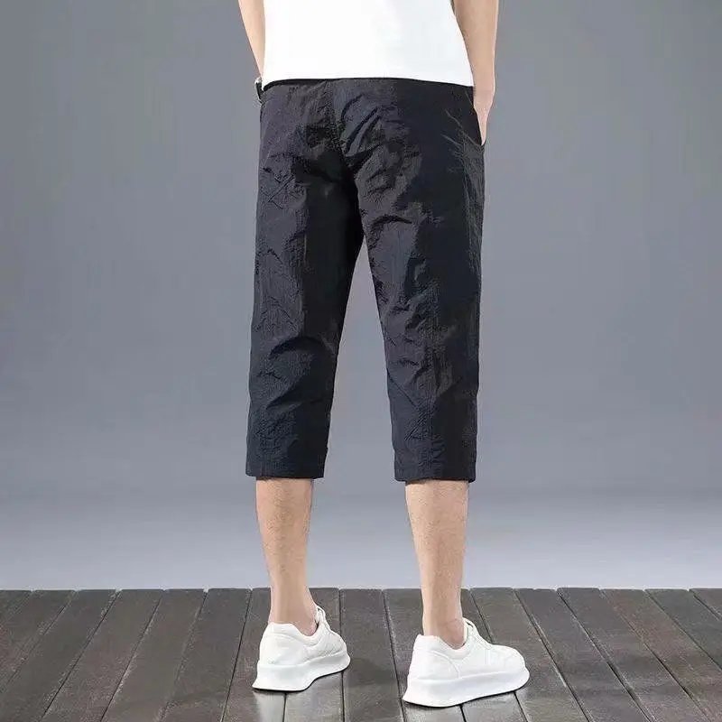 Pantalones cortos de seda de hielo para hombre, Bermudas finas a la moda, de secado rápido, para playa, color negro