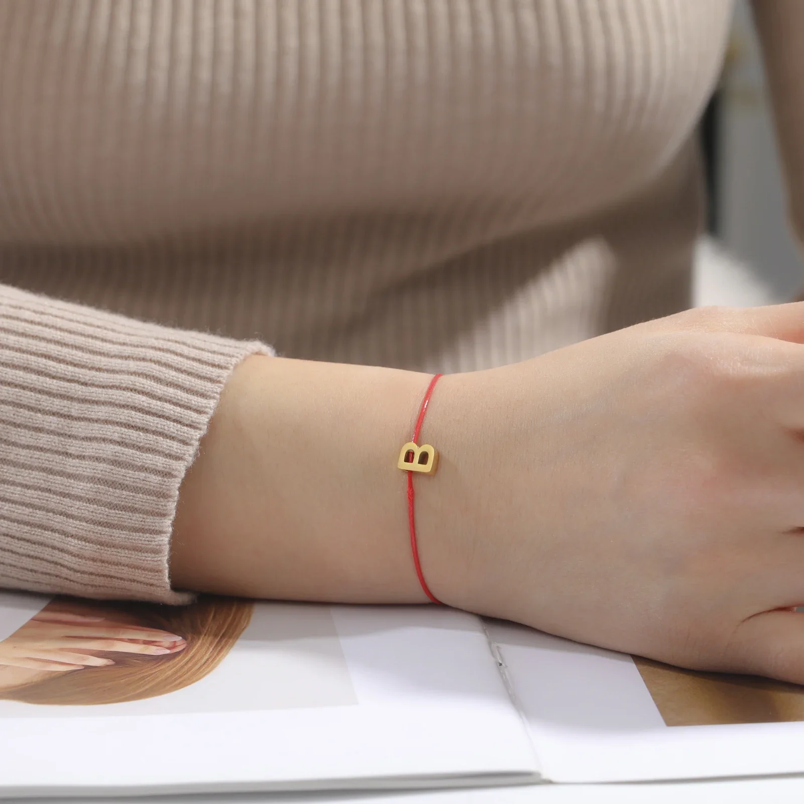 الفولاذ المقاوم للصدأ أساور الرسالة الأولية للنساء الرجال قابل للتعديل أحمر أسود الشمع حبل سوار زوجين الهدايا الأبجدية مجوهرات