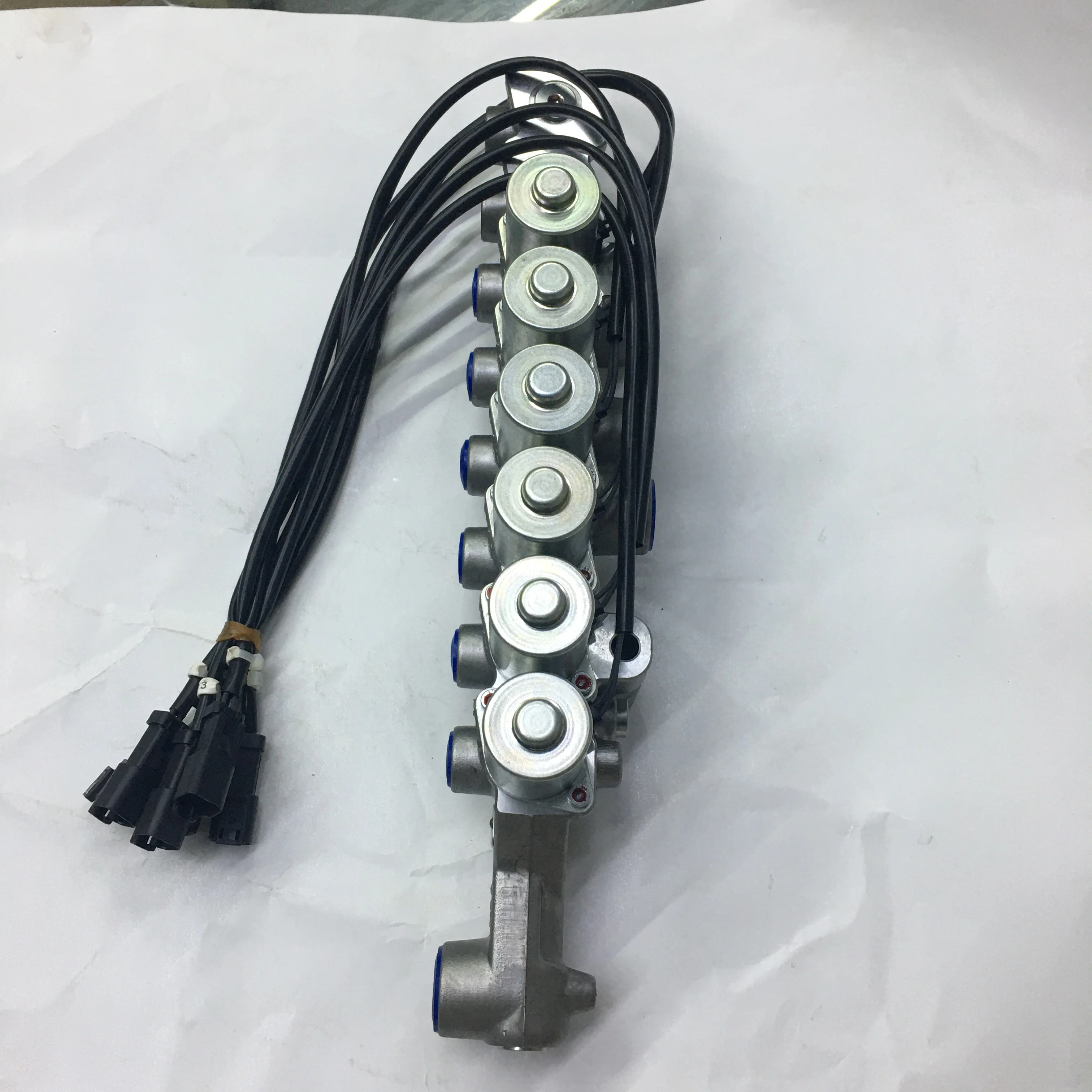 

PC200-7 PC210-7 PC220-7 20Y-60-31212 Excavator Solenoid Valve Assy