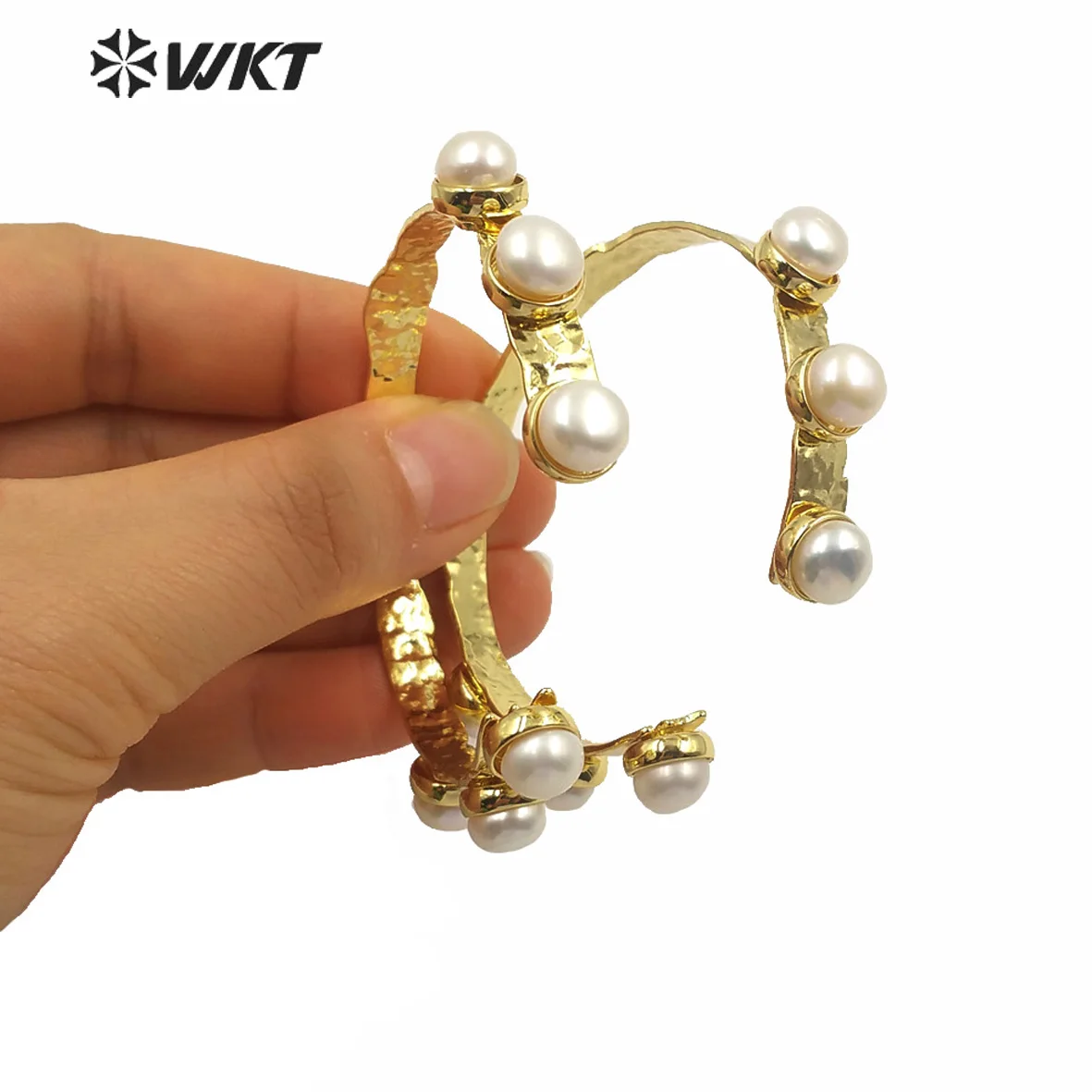 WT-MPB003 New Style Italy Designer Crown Shape Irregular Metal Pearl Bangle For Women Fashion Tiny