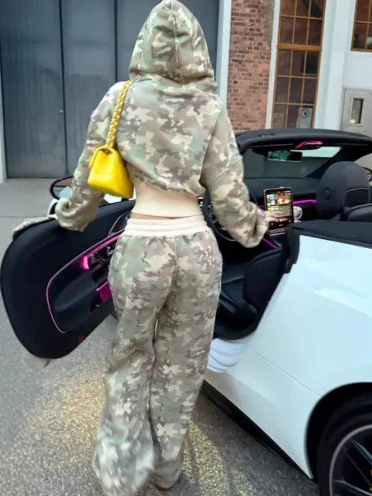Conjunto de Dos Piezas Deportivo y Sexy para Mujer: Sudadera con Capucha y Cremallera con Estampado de Camuflaje en Bloques d...