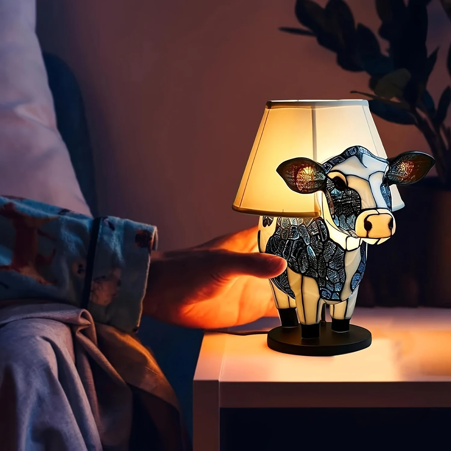 

Cow-Shaped LED Table Lamp | USB Powered | Resin Crafted Home Decor Lighting | Multi-Room Indoor/Outdoor Use