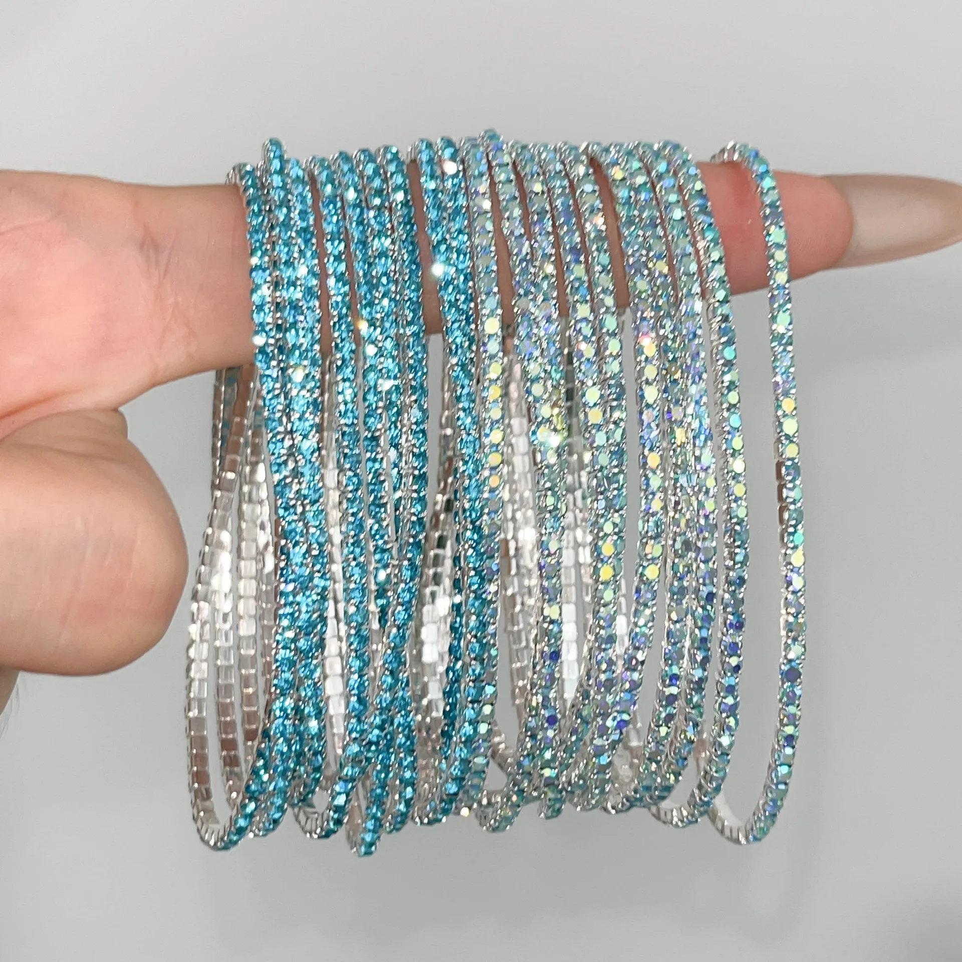 10 Stück modische bunte Kristall-Strass-Armbänder für Damen, elastische Armbänder, stapelbare Armreifen, Hochzeitsschmuck, Geschenke
