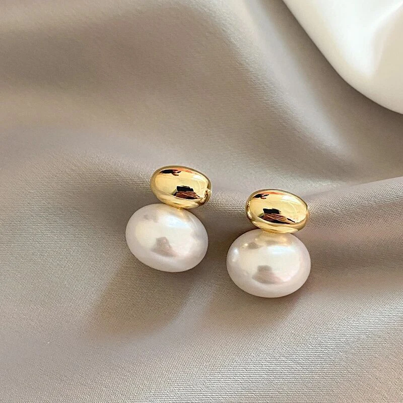 2024 New French Elegant Gold Color Bean Spliced Flat Pearl Earrings for Korean Fashion Jewelry Party Women's Sweet Accessories