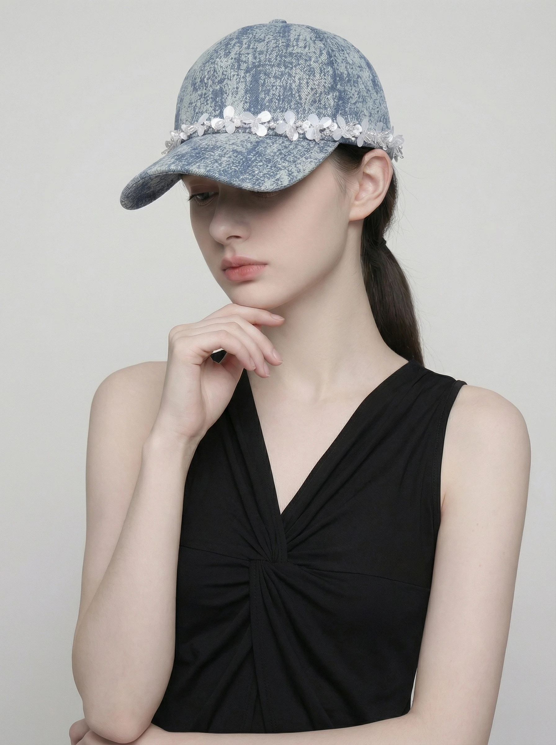 nouvelle-casquette-de-baseball-en-jean-lave-pour-femme-printemps-2026-style-tendance-avec-strass-lourds-visiere-courbee-pour-un-effet-amincissant-du-visage