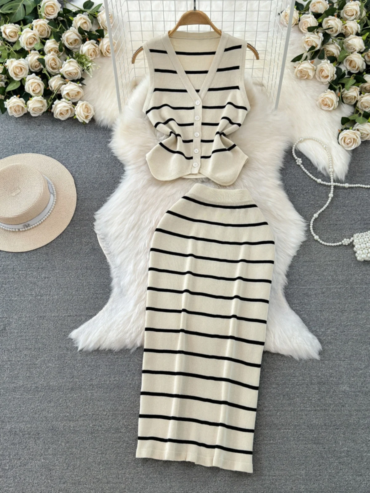 

Faionable Ice Silk Knitted Set High Waist Slim Fit V-Ne Two-Piece Bla White Stripes Vest And Skirt for Young Women