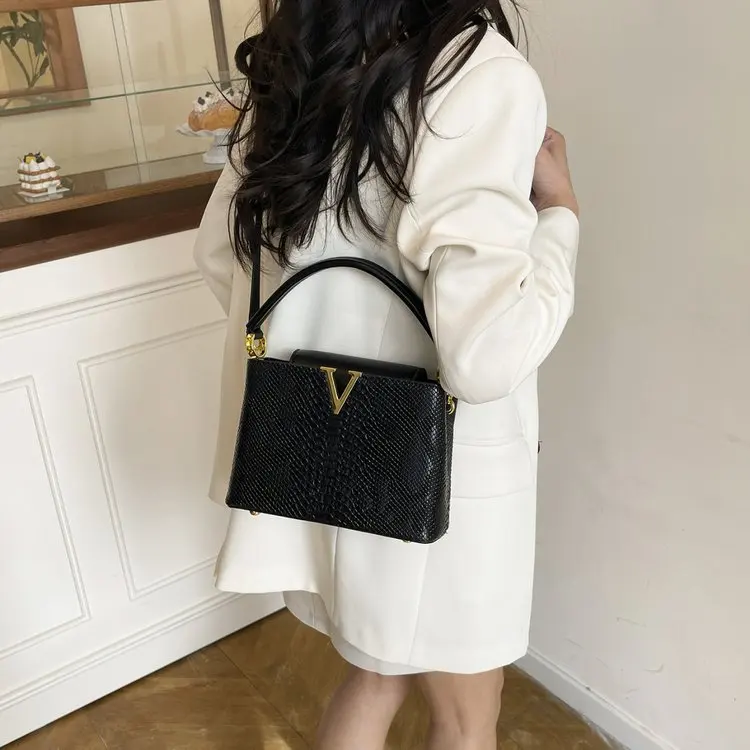 

Элегантная женская сумка-тоут большой вместимости 2026 года, с верхней ручкой, на плечо и через плечо, для работы и повседневного использования