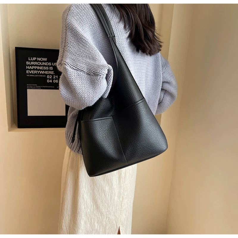 Advanced Versatile Bucket Bag For Women 2026 New Style Bag Spring Summer Retro Shoulder Bag Large Capacity Commuting Tote Bag