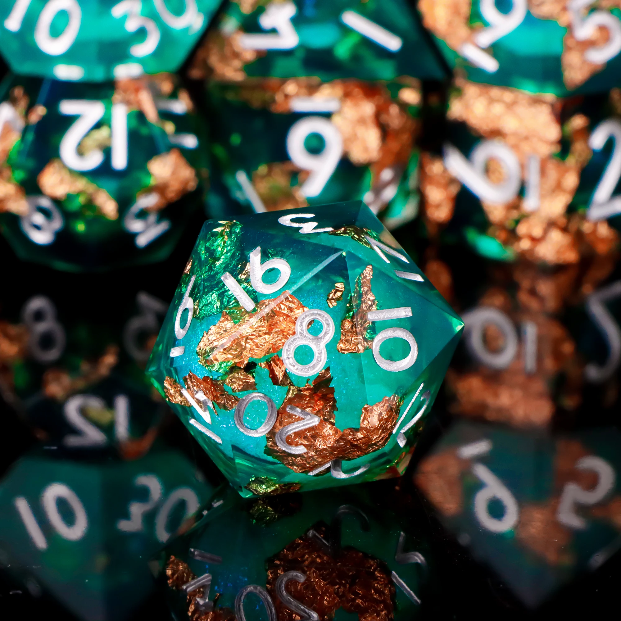 

Набор кубиков DND с жидким сердечником в виде бабочки, кубики с острыми краями для подземелий и драконов, кубики из смолы для ролевых игр ручной работы, кубики для ролевых игр D&D