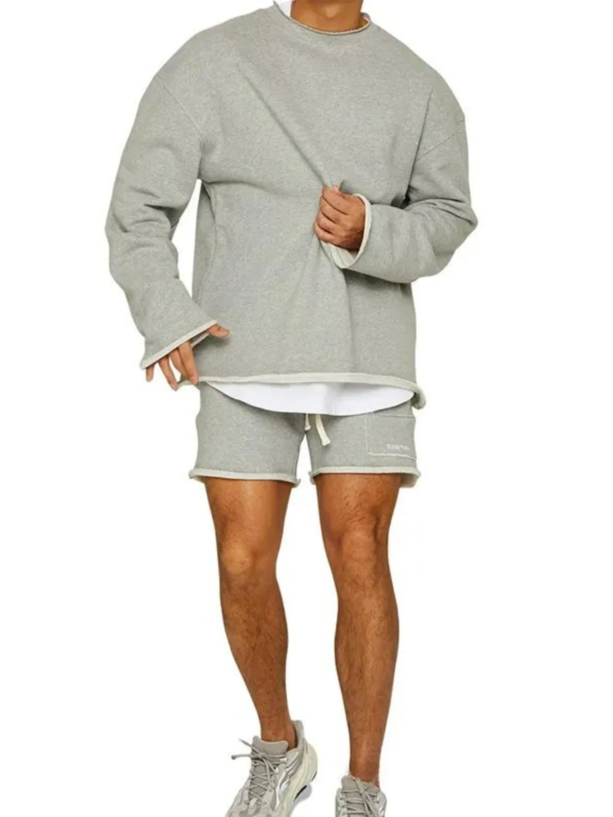 

Комплект: худи свободного кроя с длинным рукавом и брюки из полиэстера. Удобная осенняя одежда для мужчин среднего возраста. Повседневный спортивный костюм.