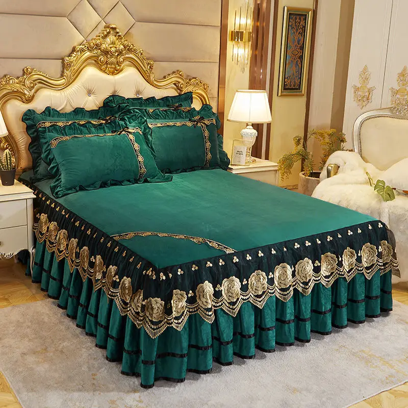 

Crystal Velvet Bedspread Plush Lace Bed Skirts Sets Thin Comforter Embroidered Bedding Set with Pillowcases for Queen King Size