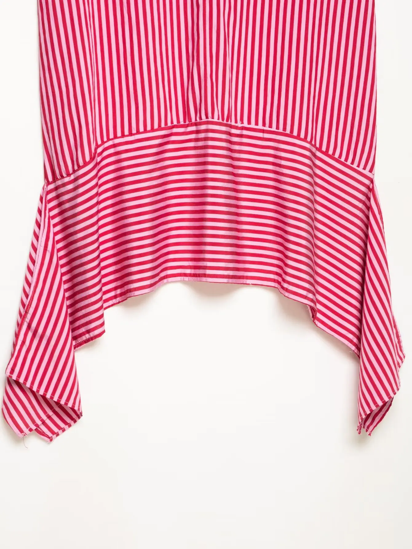 HH Französischer Stil Rot Gestreiftes Neckholder-Top Damen Bluse mit Schleifenkragen Unregelmäßiger Rüschensaum Sommer Picknick Resort Strand Outfit – Detail 11