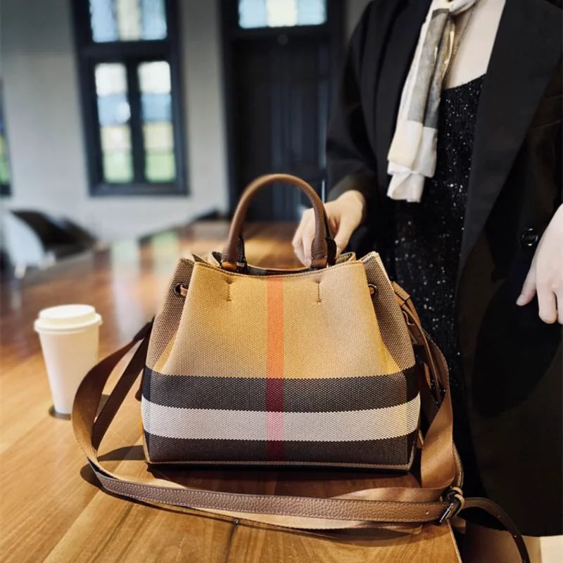 Bolso de mano de cuero para mujer, bandolera femenina de diseñador de lujo, tendencia de marca, 2023