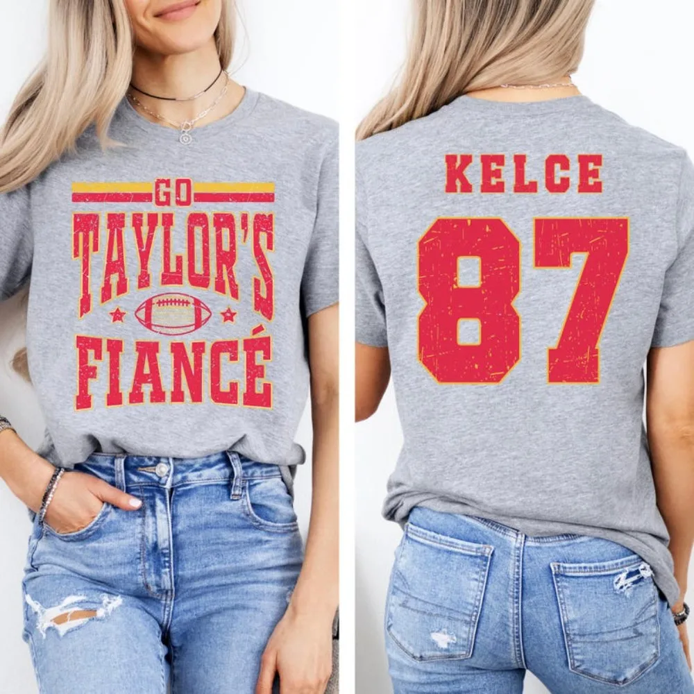 قميص Go Taylor's Fiancé Travis Kelce Swiftie Engged in The Fiancée Era Go Taylor's Fiance قميص الرجال والنساء بأكمام قصيرة
