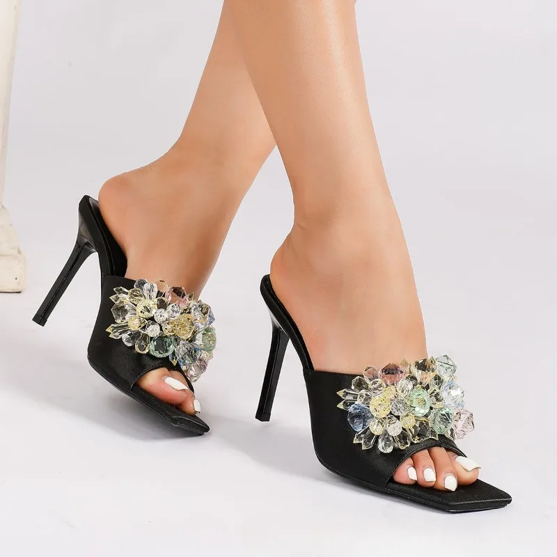 

Новые летние босоножки на каблуке с квадратным носком и кристаллами, женские шлепанцы с открытым носком, женское дизайнерское вечернее платье, роскошные брендовые тапочки на высоком каблуке