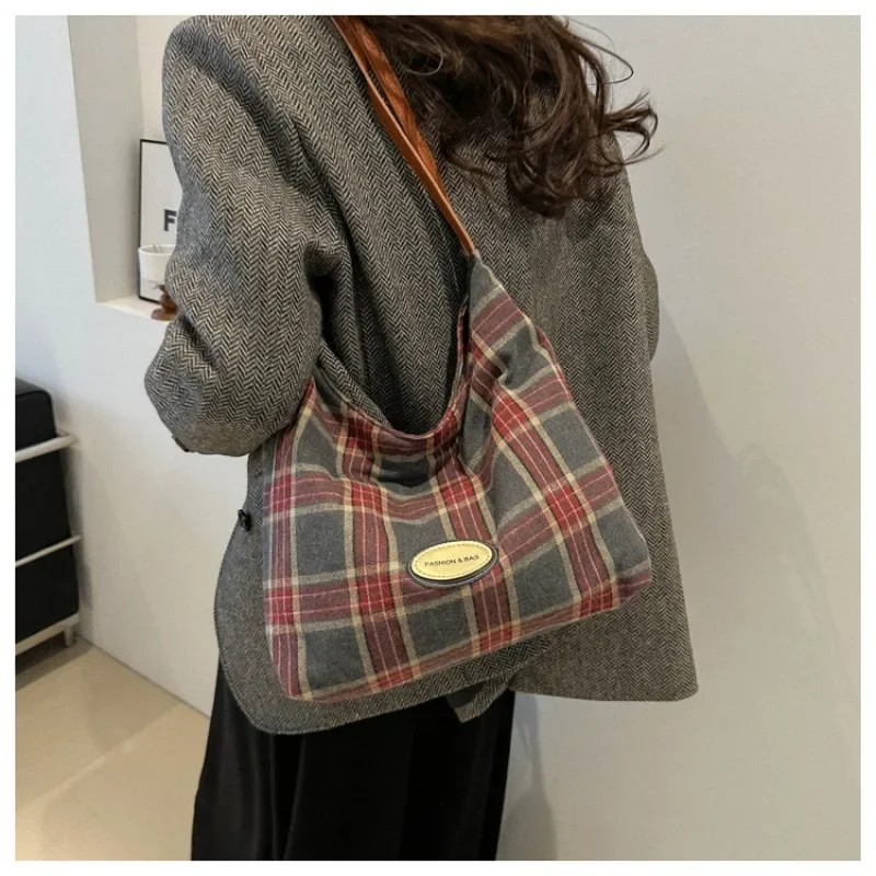 

B Niche Commuter Designer Shoulder Bag Women's Crossbody Bag Winter New Simple Fashion Armpit Tote Luxury Brand Shoulder Bag