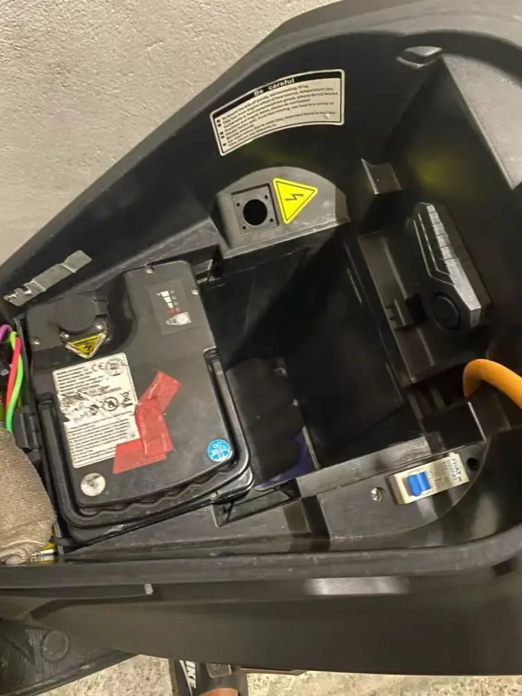 للاستخدام مع بطارية Yassine Boukhlouf التي تم التفاوض عليها من قبل المشتري 72v45ah