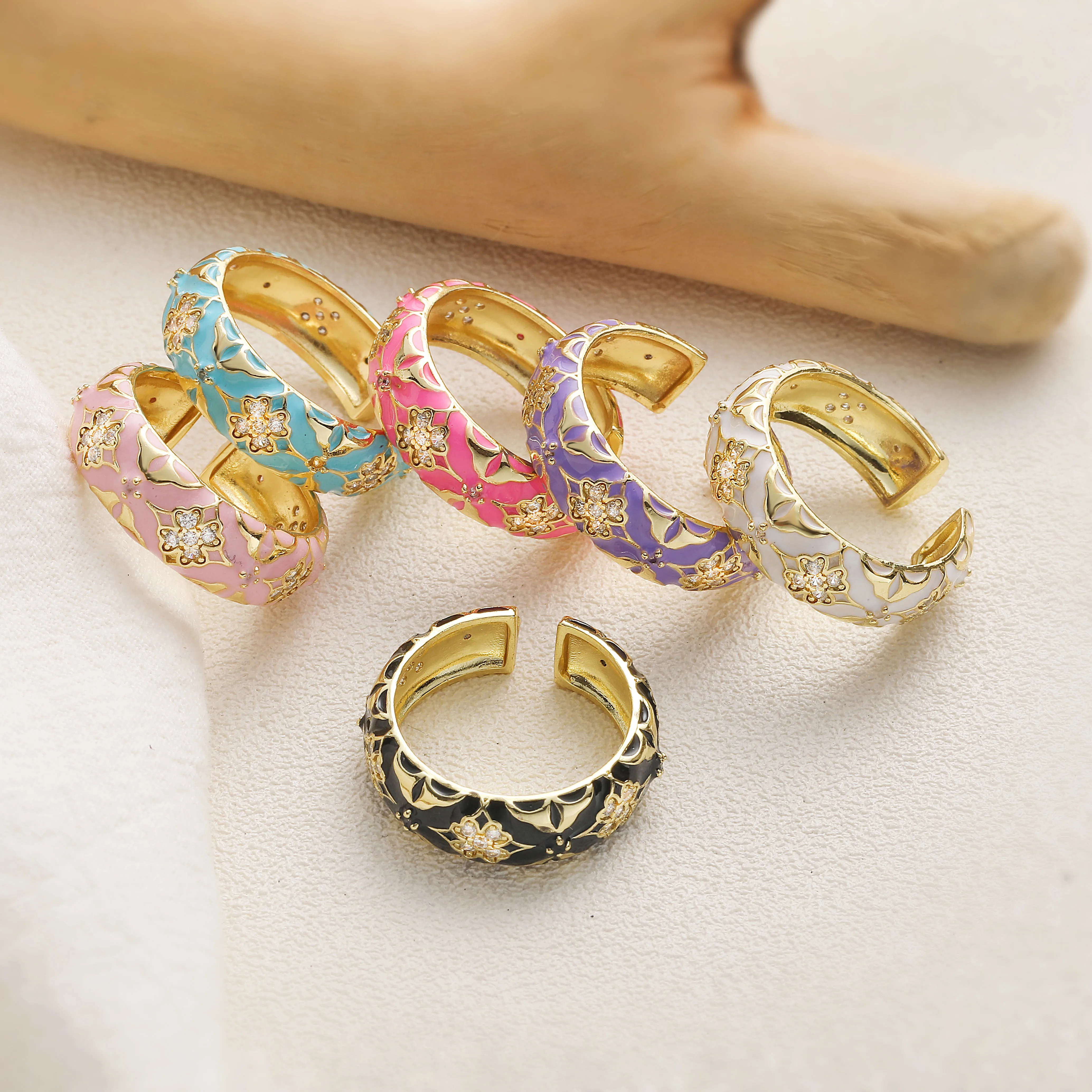 HECHENG,Enamel Dripping Glaze Four-Leaf Clover Floral Ring with Cubic Zirconia for Women Sweet and Romantic Jewelry Gift
