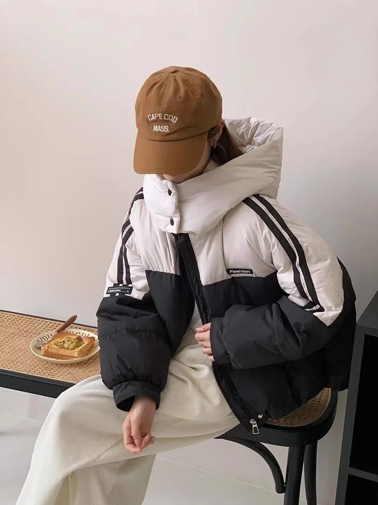 2025, neue farbblockierte Daunenjacke für Damen, kurze Kapuze, koreanische Version, weiße Entendaunen-Brotjacke, warmer Jacken-Trend