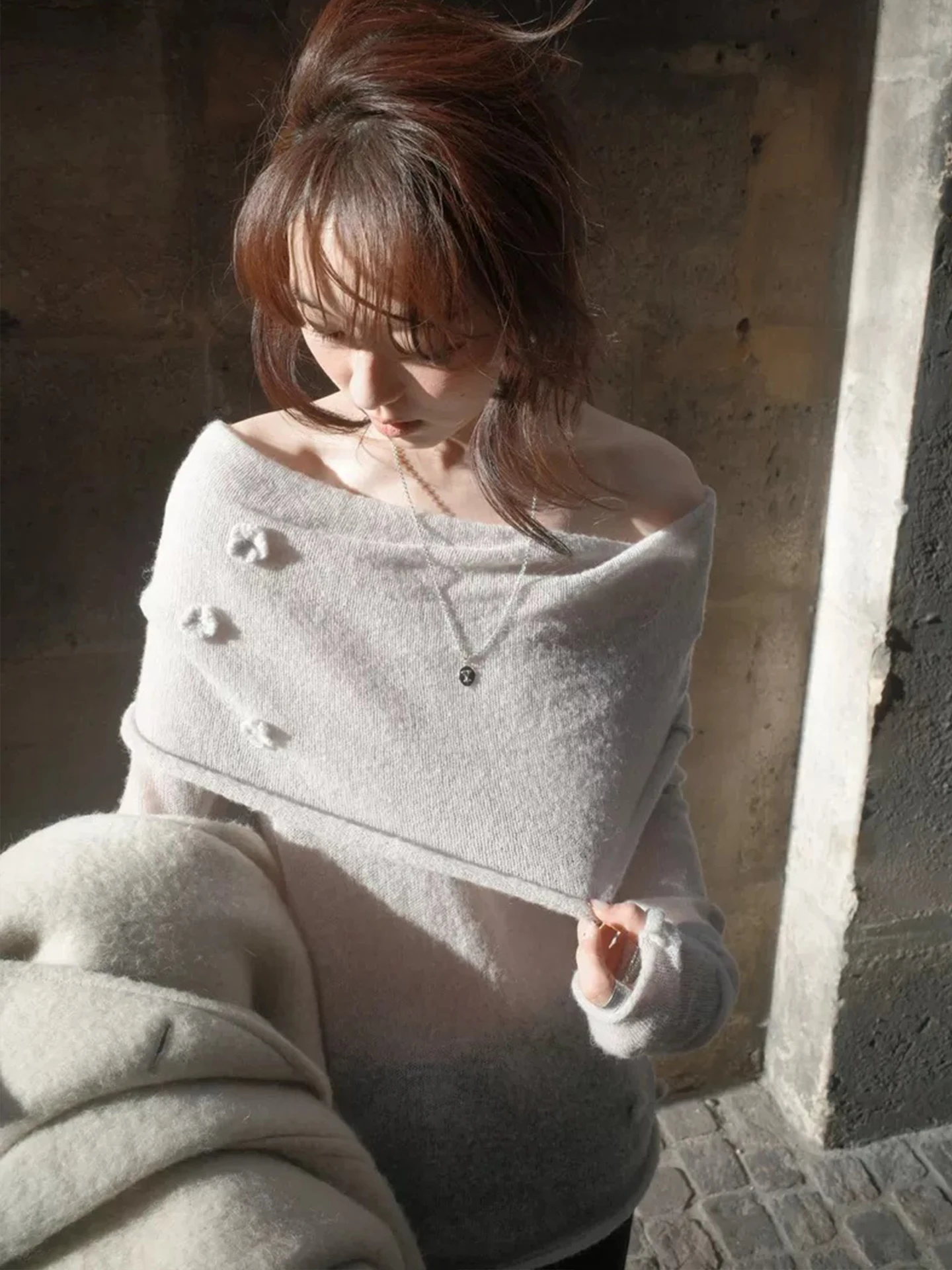 

MOSA женский вязаный свитер на одно плечо с 3D цветочной вышивкой, свободный крой, корейский повседневный топ с флеттовым дизайном