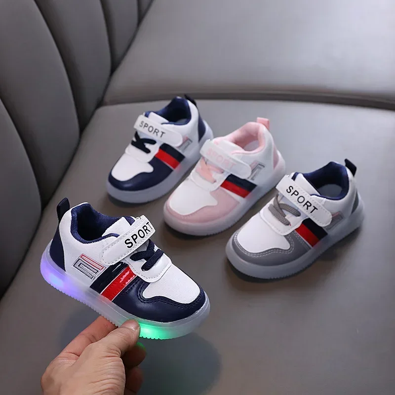 أحذية رياضية كاجوال بإضاءة LED مضادة للانزلاق للجنسين من عمر 1 إلى 6 سنوات مناسبة للمشي للأطفال الصغار