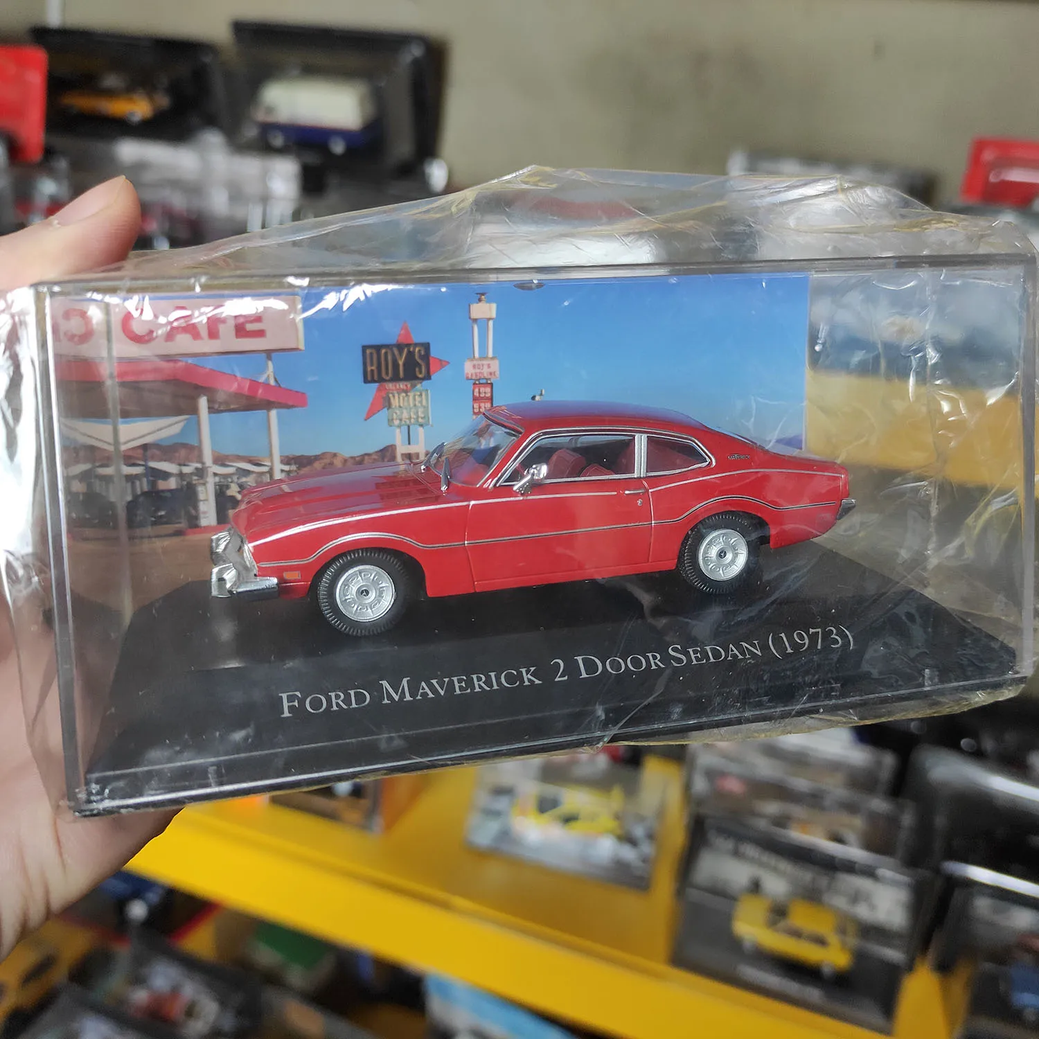 Diecast IXO escala 1:43 Ford Maverick sedán de dos puertas 1973 modelo de coche de aleación