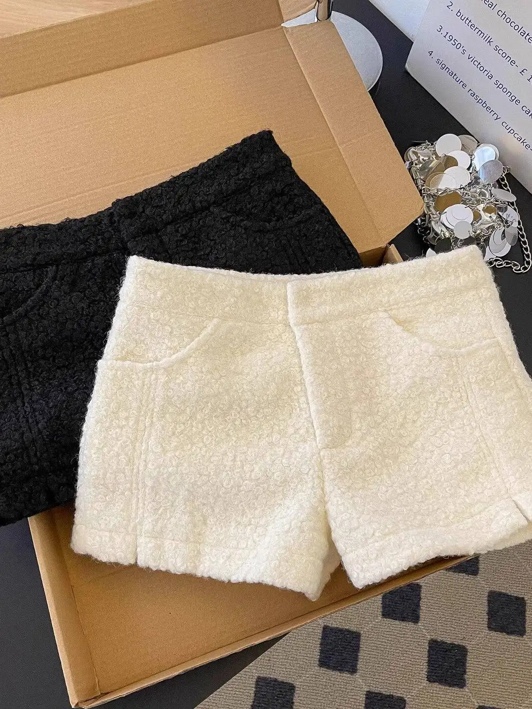 

Женские белые шорты из овечьей шерсти в винтажном стиле Y2K Gyaru, с высокой талией, А-силуэт, укороченные, весна-осень 2026, новинка