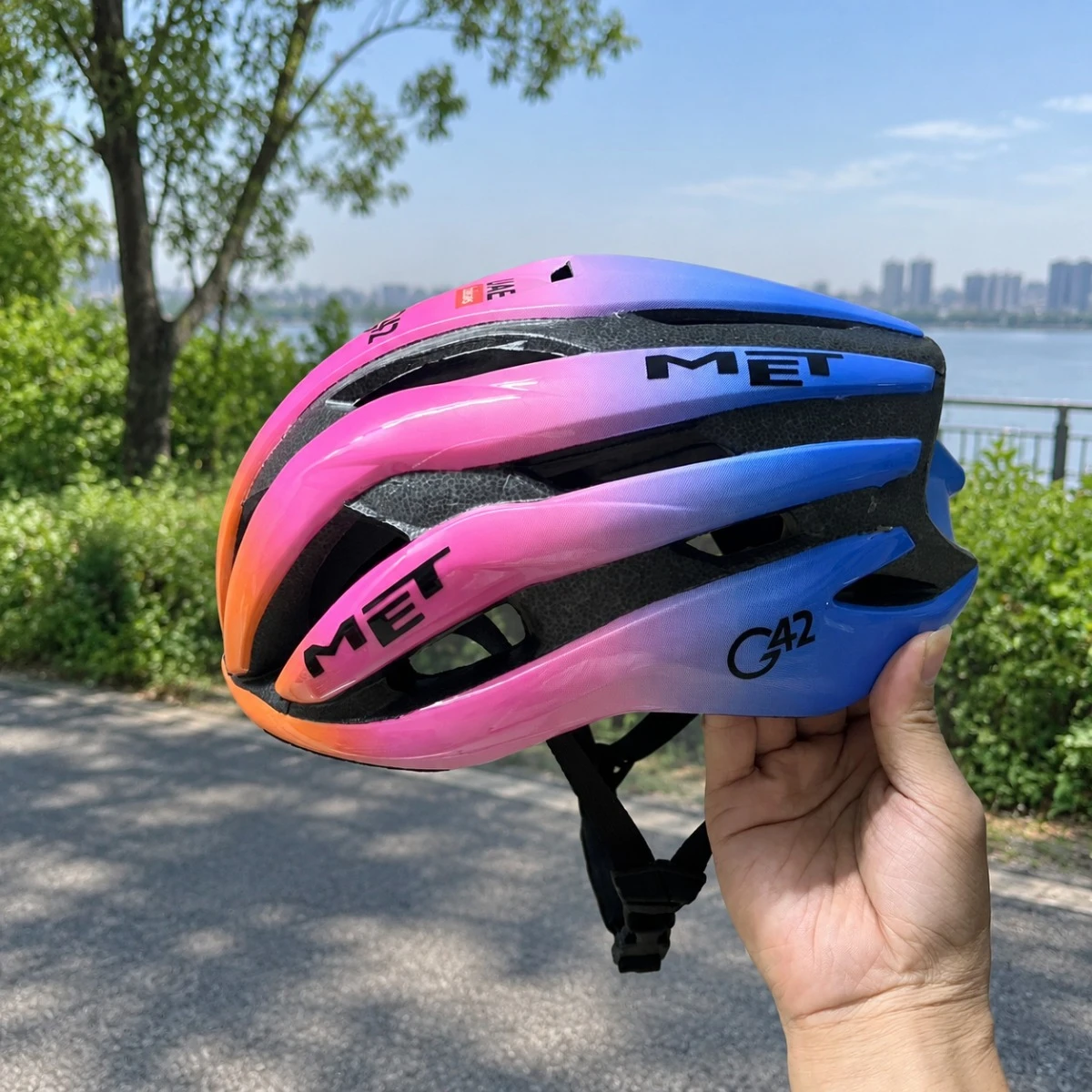 New MET Pro Cycling Helmet for Road & Mountain Bike, Unisex Sports Safety Cap for Men Women