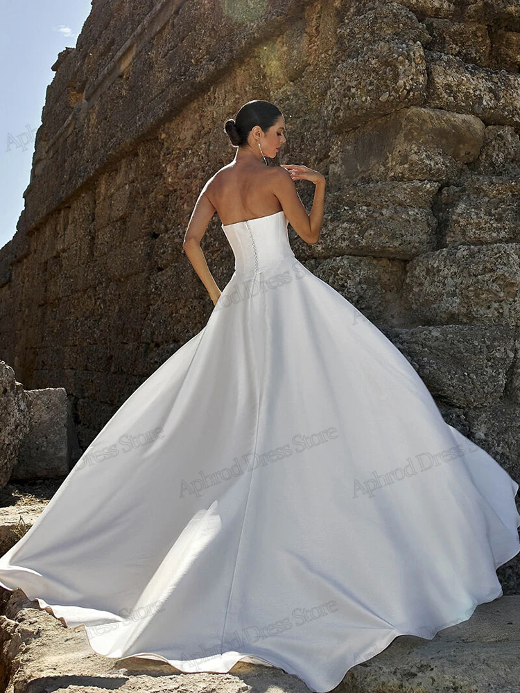 Robes De mariée modernes une ligne Robes De mariée en Satin perles Appliques Robes sans bretelles pour les femmes robes De Novia personnalisées 2025