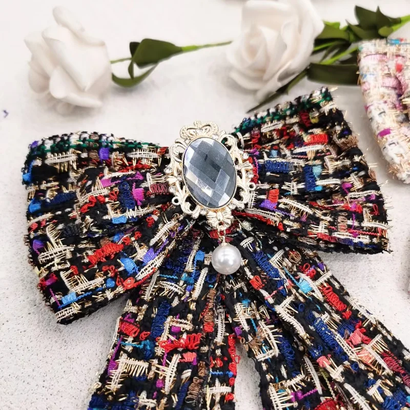 Retro Stoff Fliege Kristall Perle Broschen für Frauen Colth Art Bowknot Kragen Pins Luxulry Schmuck Hochzeit Party Abzeichen Geschenke – Detail 4