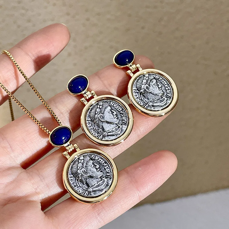 

XIALUOKE Vintage Face Round Coin Dangle Earrings For Women Men Personality Dangling Earrings Retro Designer Ear Jewelry