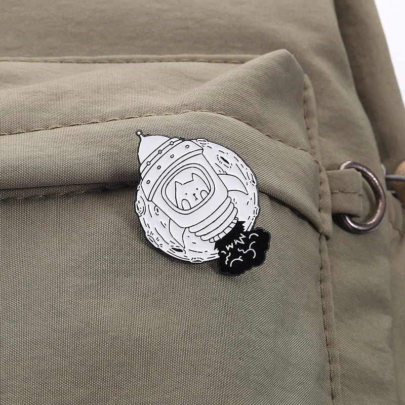 

Cat Astronaut Enamel Pins Custom Cosmos Spaceship Brooches Lapel Badges Clothes Animal Jewelry Gift for Kids Friends