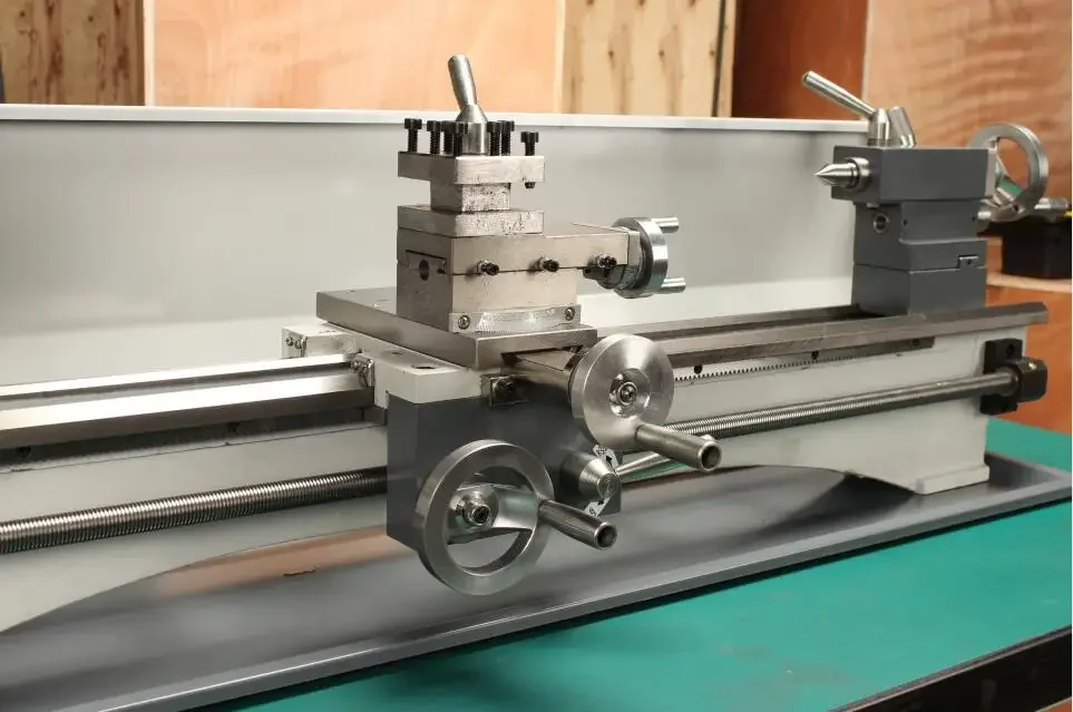 Small Lathe 8x31 Mini Metal Lathe 850W Brushless Motor Distance Center 800mm Spindle Bore 38mm