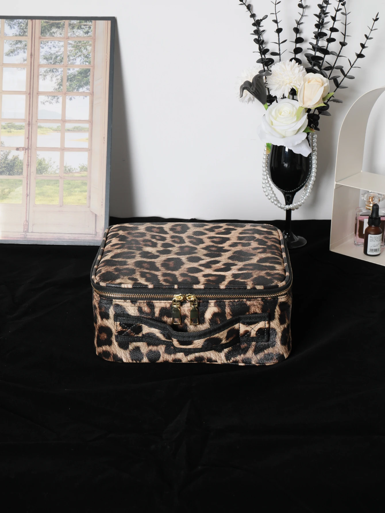 Makeup Bag with Mirror and Lights 3 Colors Dimmable LED Make up Case, Cosmetic Organizer Accessories Makeup Train Case LEOPARD