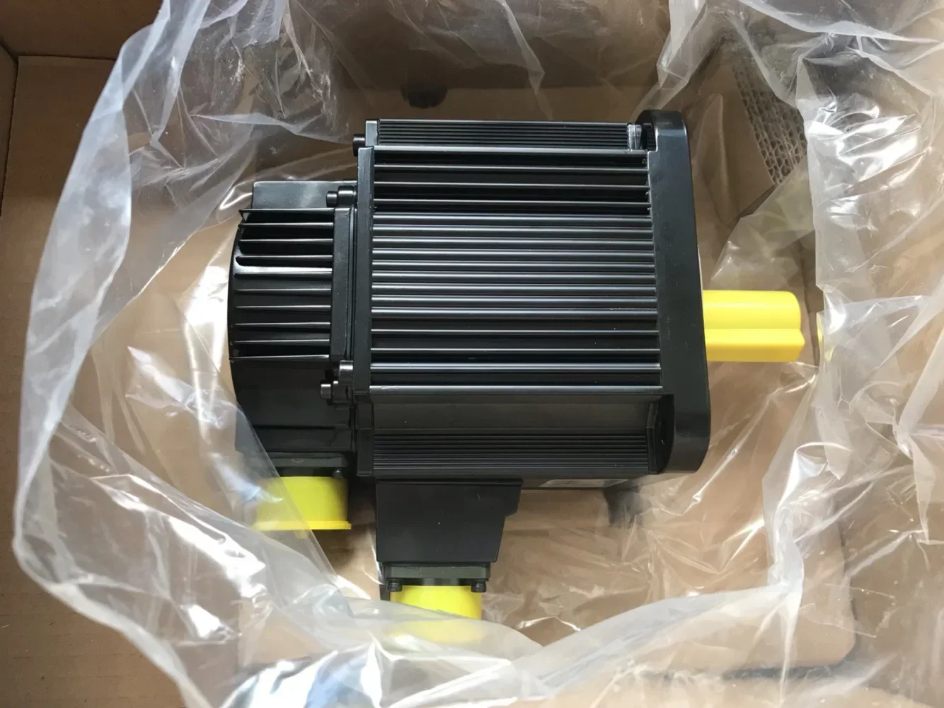 Servo motor EMG-10APA22/EMG-10APA24/ new 1.0kw