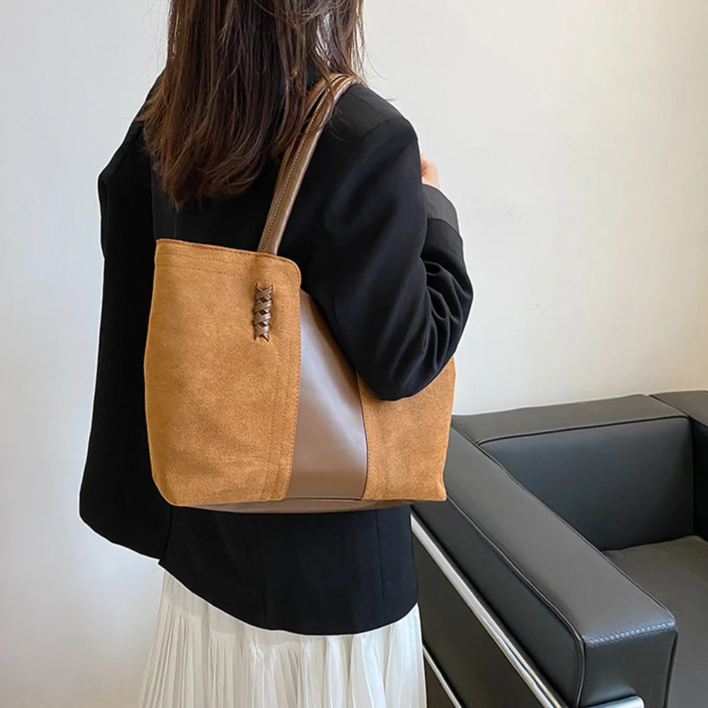 Fotografia 3: Bolsa de superfície de camurça para mulheres, bolsa de lazer de moda coreana, sacola de emenda de colisão de cor vintage