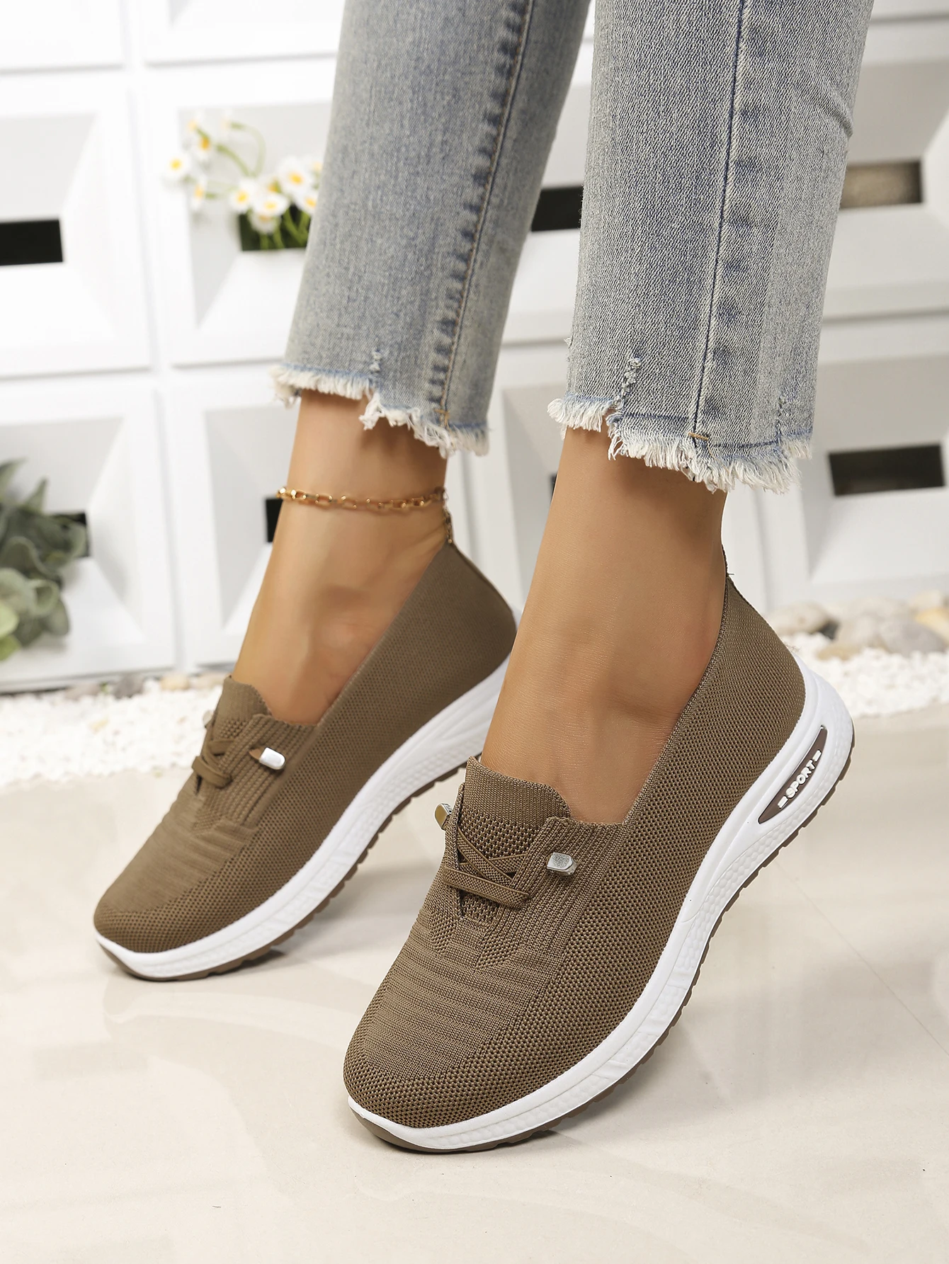 Atmungsaktive Mesh-Slip-On-Freizeitsneaker für Damen, leichte Plateau-Wanderschuhe, bequeme Alltagsschuhe für Mütter, 4 Farben erhältlich – Detail 3