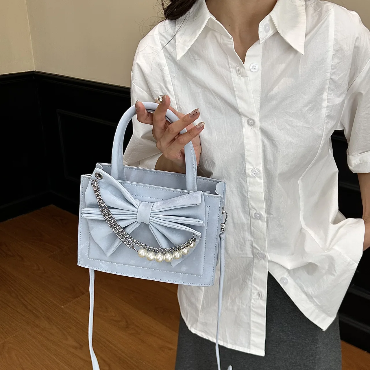 

2025 SS New Textured Mini Bag Women Niche Bow Crossbody Handheld Square Fashion Purse