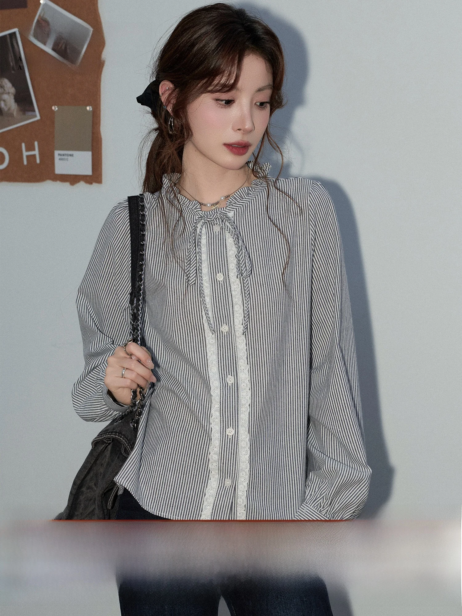 

Женская весенняя новинка: корейская блузка Meng Xiaoqi в белую полоску с узлом, для многослойных образов, в студенческом стиле, с эффектом омоложения.