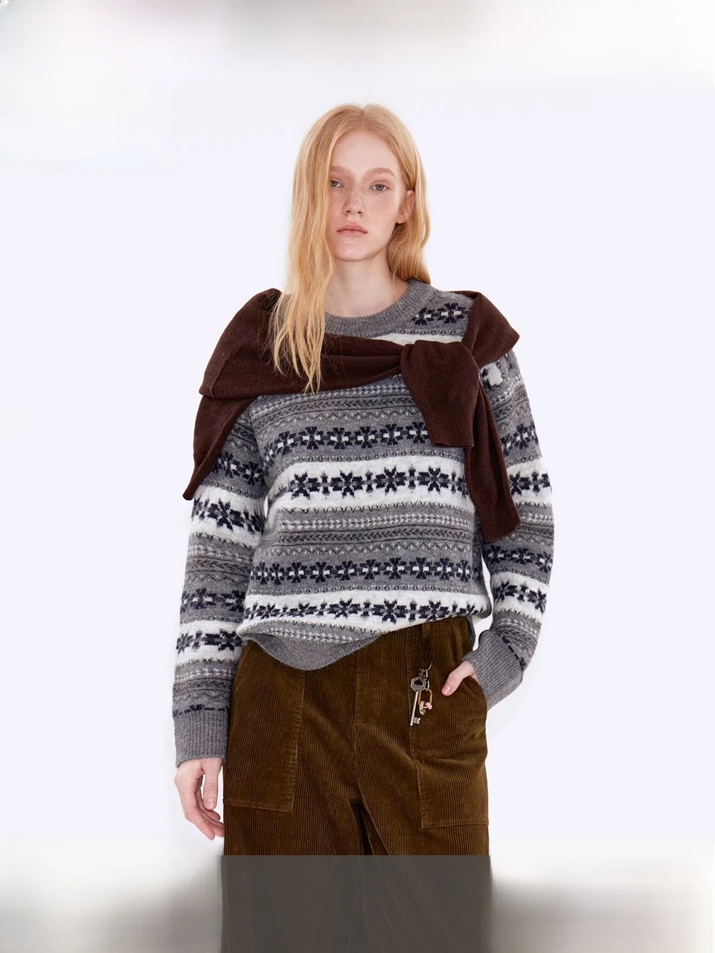 

Свитер Fano свободного кроя из смесовой шерсти с узором Fair Isle и градиентным цветовым дизайном, мягкий нейлон и верблюжья шерсть