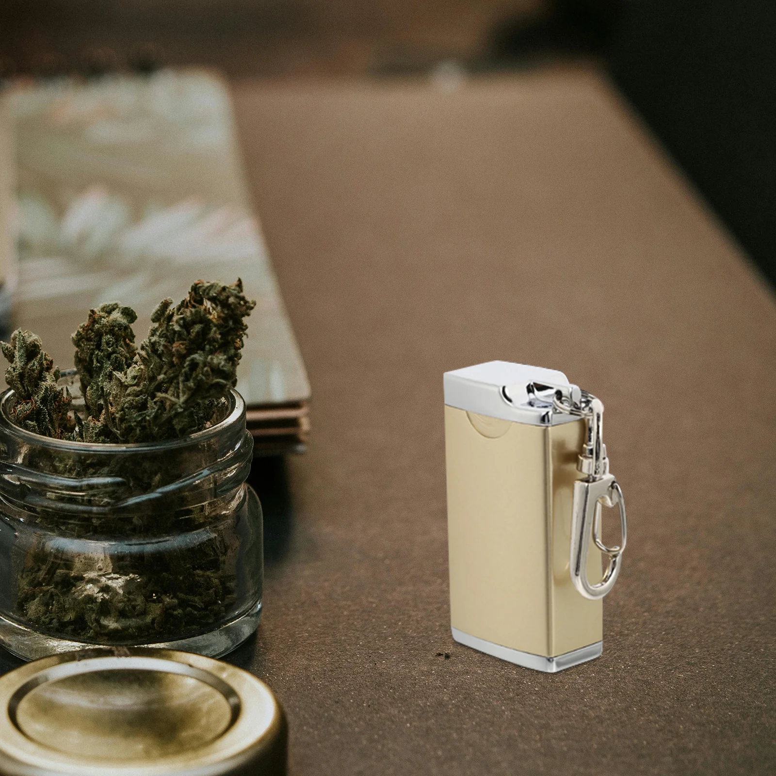 

1pc Portable Ashtray Keychain Metal Mini Outdoor Cigarette Holder For Male Creative Travel Smoke Container Simple Design