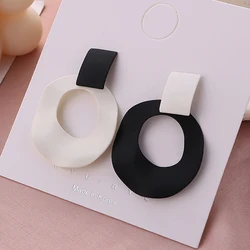 Uneven Round Drop Earrings for Women Black White Asymmetric Circle Dangle Earrings Hollow Geometry Trendy Party Jewelry Gift