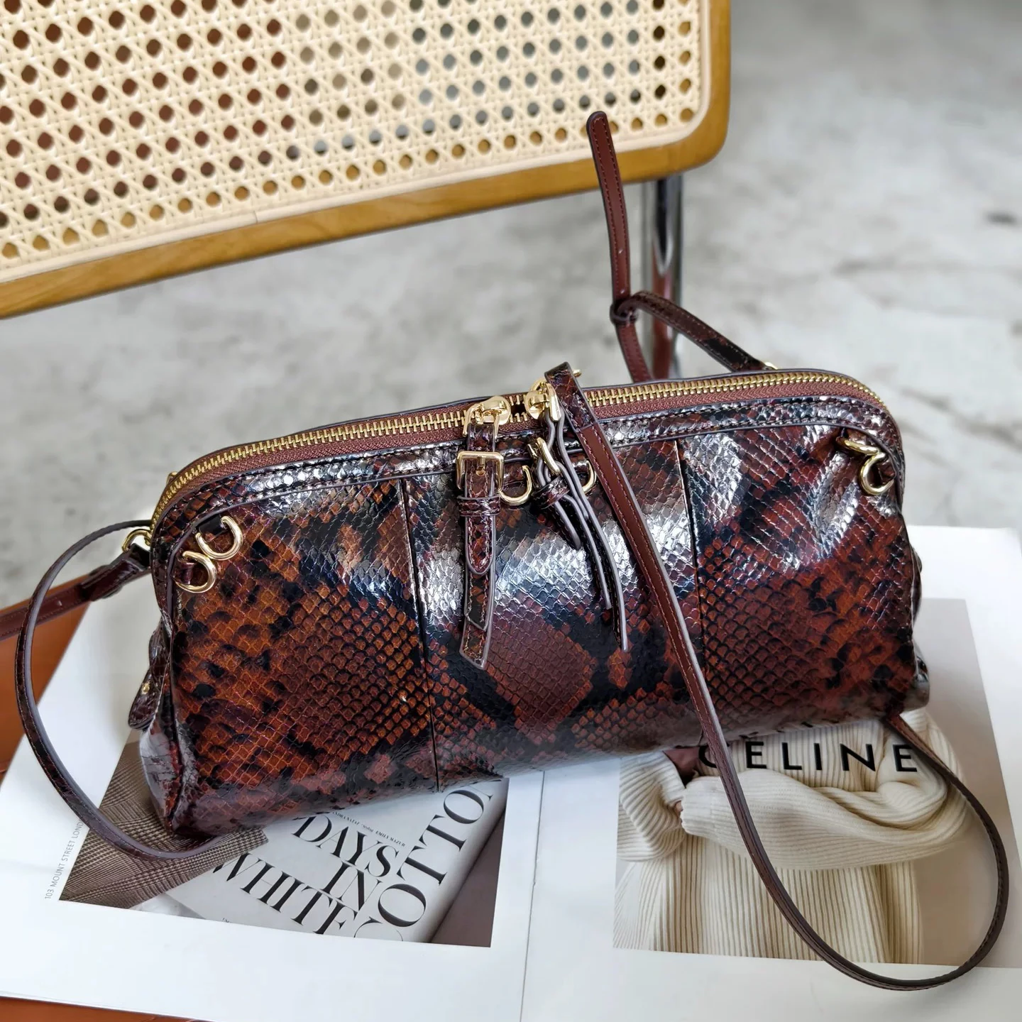 

Python pattern head layer cowhide shoulder bag 2025 autumn and winter new niche design crossbody bag antique Korean backpack