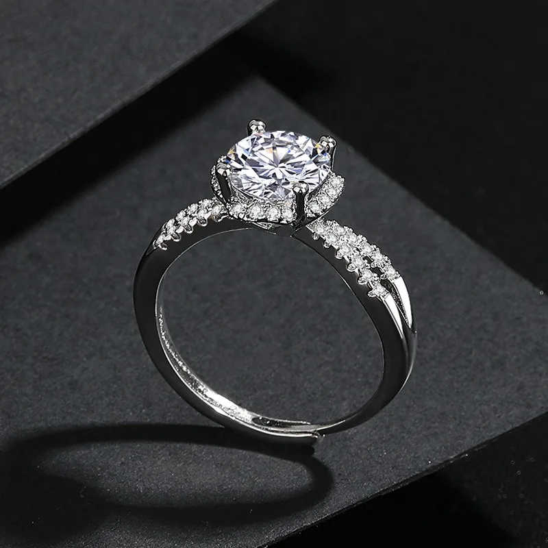 Japonia i Korea Południowa - popularny pierścionek damski z mikro-inkrustacją diamentami, skręcony, z motywem kwiatu śliwy, prosty i uroczy.