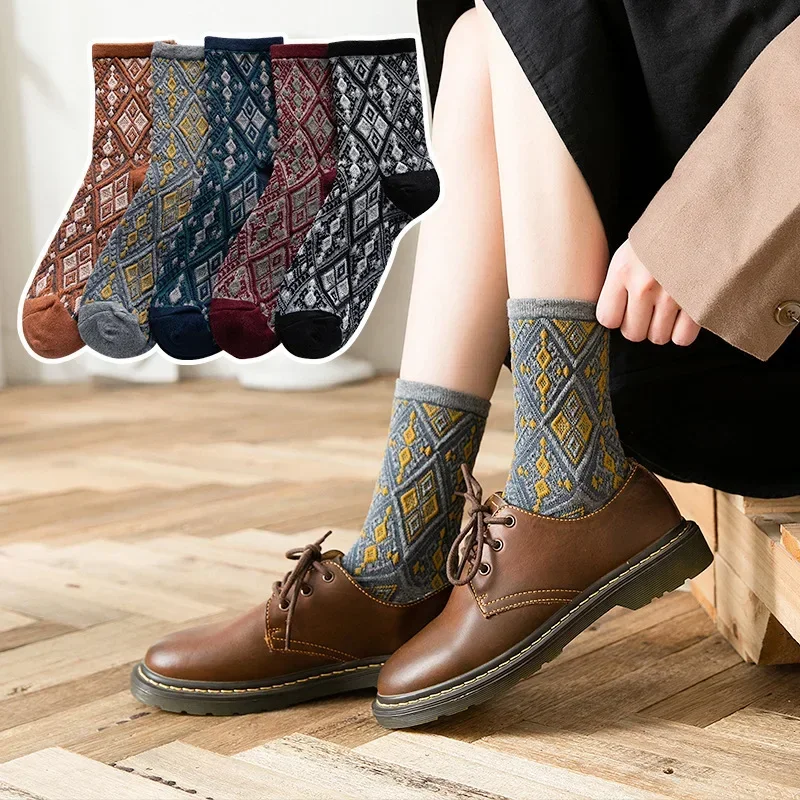 

High Quality Cotton Woman Socks Plaid Vintage Streetwear Crew Socks Fashion Embroidery Ethnic Harajuku Retro Long Socks Women