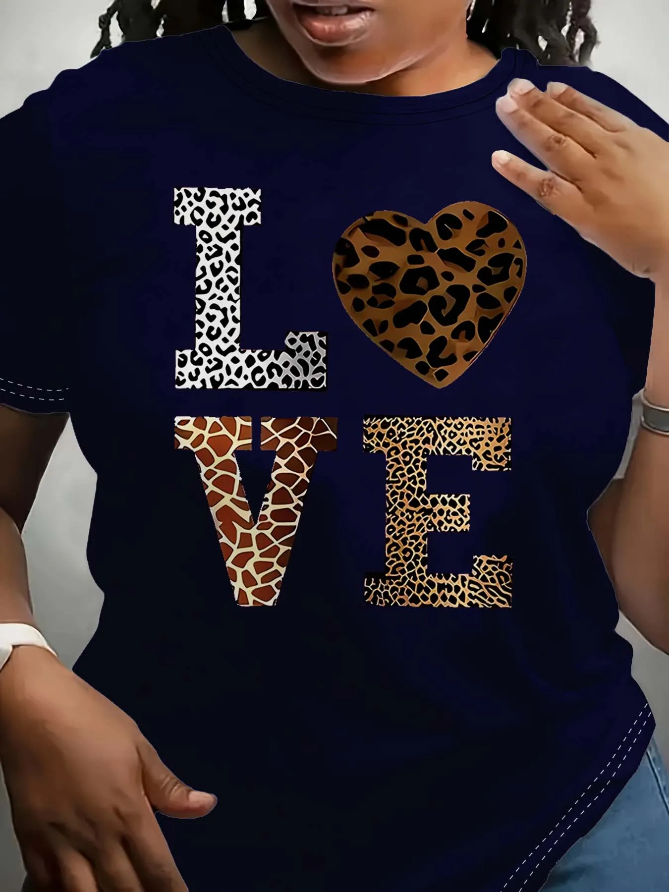 Motivo LOVE con stampa animalier taglie forti - Indumento alla moda elegante e grazioso