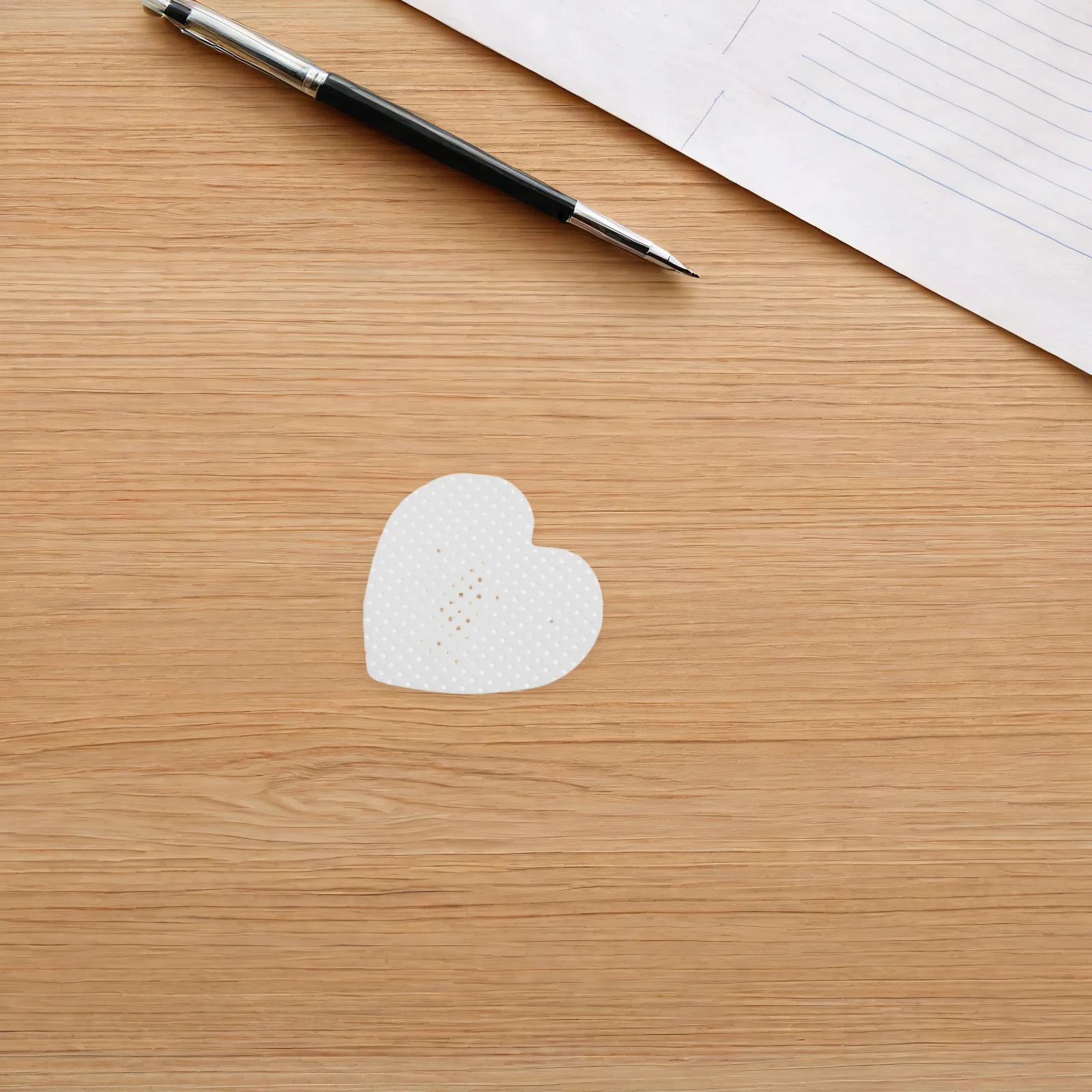 500Pcs Lint Free Nail Wipes Heart Shaped Pads No Fiber Residue Perfect for Gel Removal and Post-Extension Cleaning